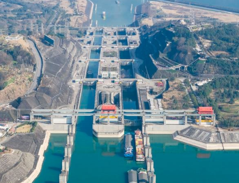 中國三峽船閘通航23年過閘貨運量達24億噸