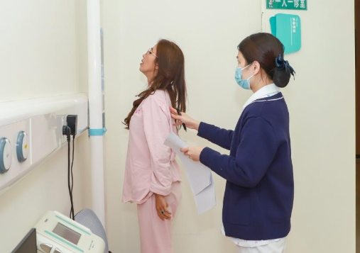 赴華求醫成為熱潮：“中國是真的在關心人命”